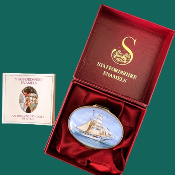 Staffordshire Enamels Pill Box - Picture 3 of 16